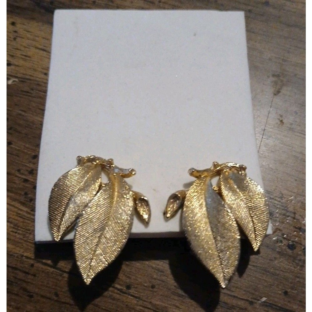 Vintage Lisner Clip On Earrings Gold Tone Textured Leaf Nature Botanical